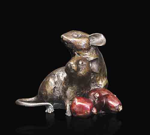 Mouse with Rosehips